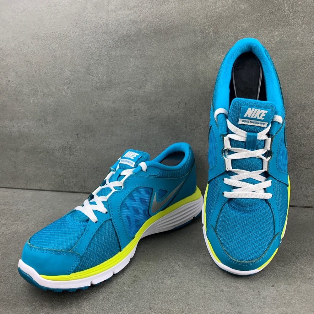 Nike Boys  Size 6 Y Dual Fusion 525593-401 Green Running shoes Sneakers.